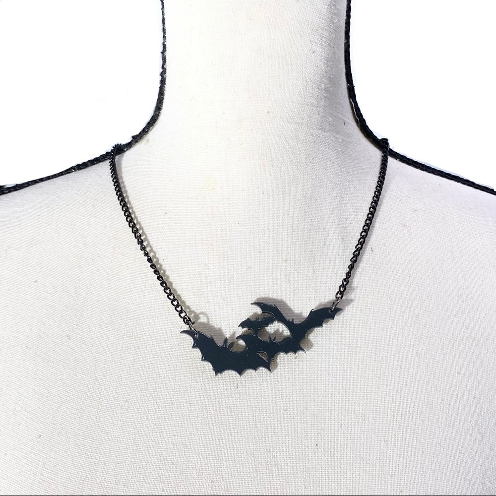 Necklace 23” Bats Black
